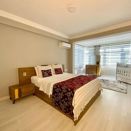 Ferah Havaalani 10 Sahile 1 Km Yesillikler Icinde Altinkum (Antalya)